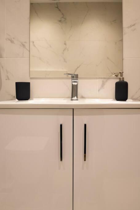 אתונה A11 Pristine & Comfy Studio Near Plaka & Parthenon מראה חיצוני תמונה